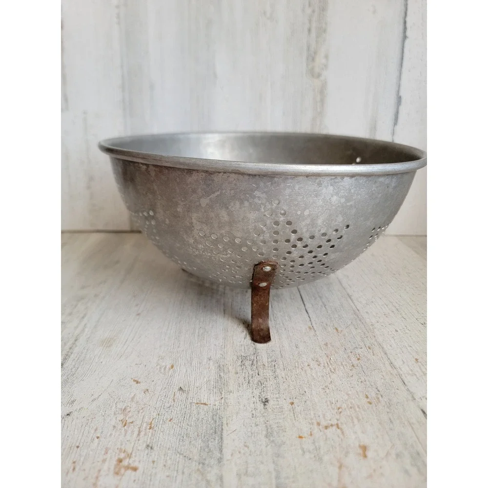 Vintage aluminum colander star pattern metal kitchen footed accessory home